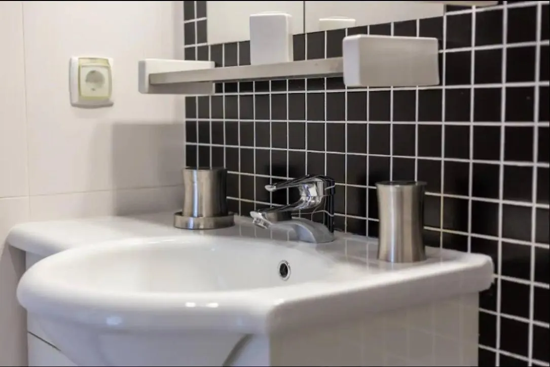 Blife Rya Private Rooms - Airport Stay District de District de Faro 0*,